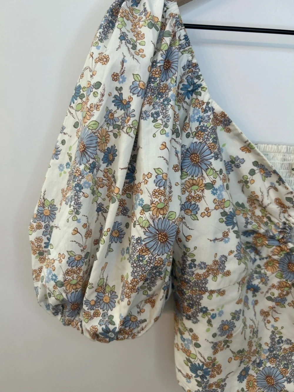 Abercrombie & Fitch Women’s White Floral Puff Sleeve Top, Size Medium
